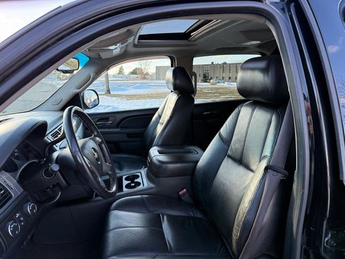 Used 2010 Chevrolet Avalanche LT w/ Luxury Package image 16