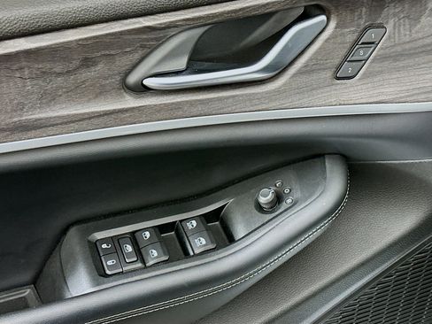 Used 2023 Jeep Grand Cherokee L Limited w/ Black Appearance Package image 15