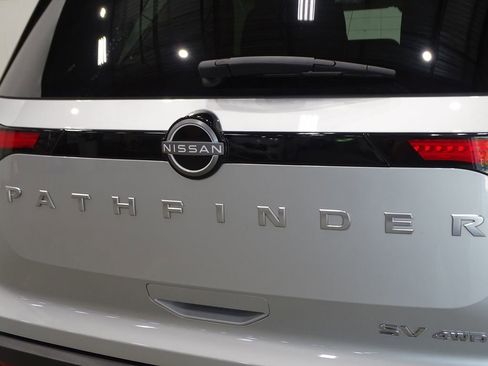 Used 2024 Nissan Pathfinder SV image 48