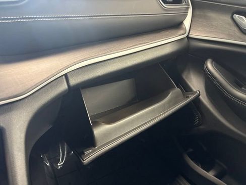 Used 2024 Jeep Grand Cherokee Limited AWD/4WD image 47