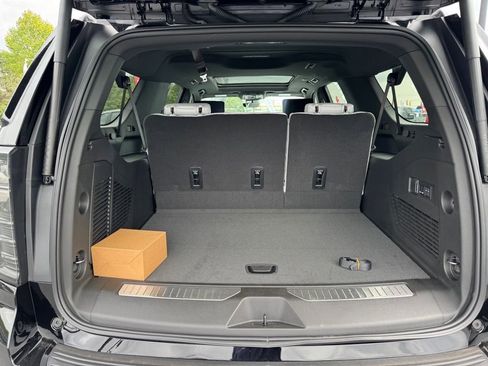 New 2026 Chevrolet Suburban Premier RWD image 7