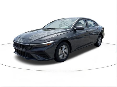 New 2026 Hyundai Elantra SE FWD image 7