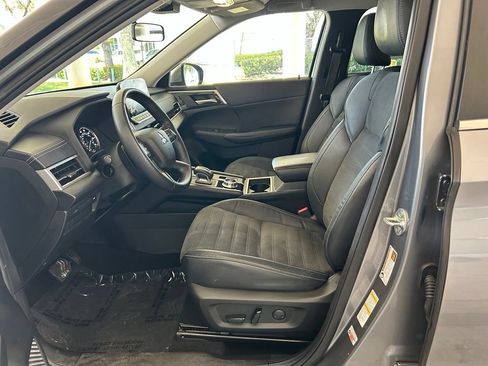 Used 2023 Mitsubishi Outlander SE FWD image 5