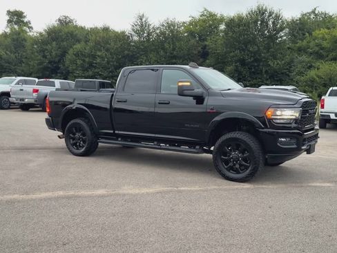 Used 2023 RAM 2500 Limited AWD/4WD image 2