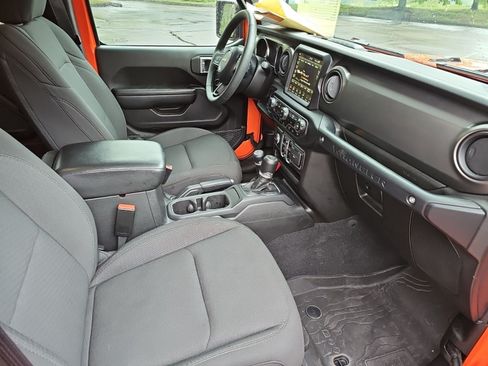 Used 2023 Jeep Wrangler Unlimited w/ Sun & Screen Package AWD/4WD image 10