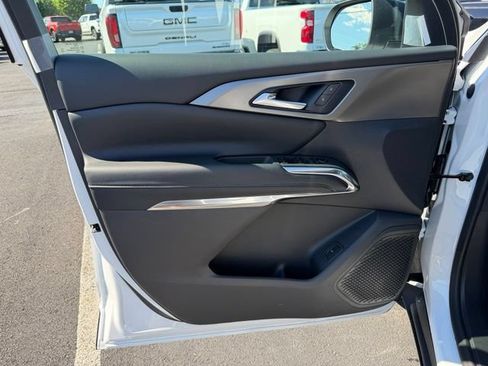 New 2026 Chevrolet Traverse LT w/ Driver Confidence Package FWD image 18
