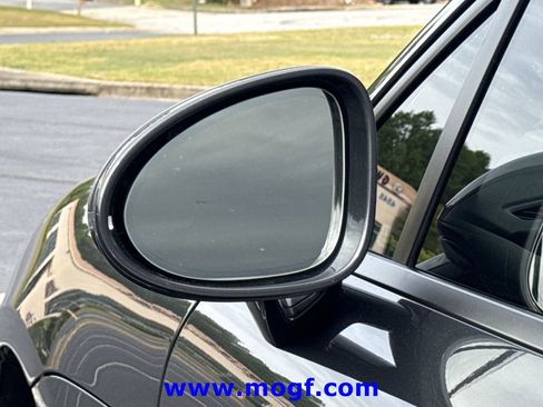 Used 2022 Porsche Macan w/ Premium Package Plus AWD/4WD image 29