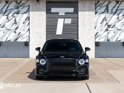 Used 2024 Bentley Flying Spur V8 image 3