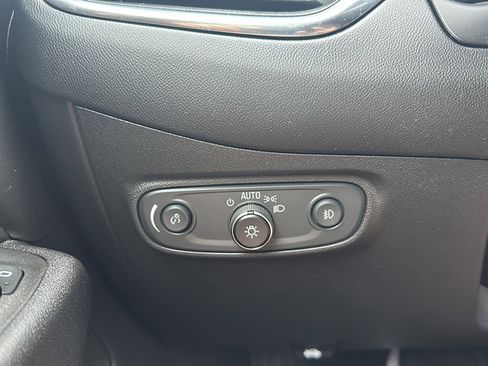 Used 2021 Chevrolet Equinox LT image 35