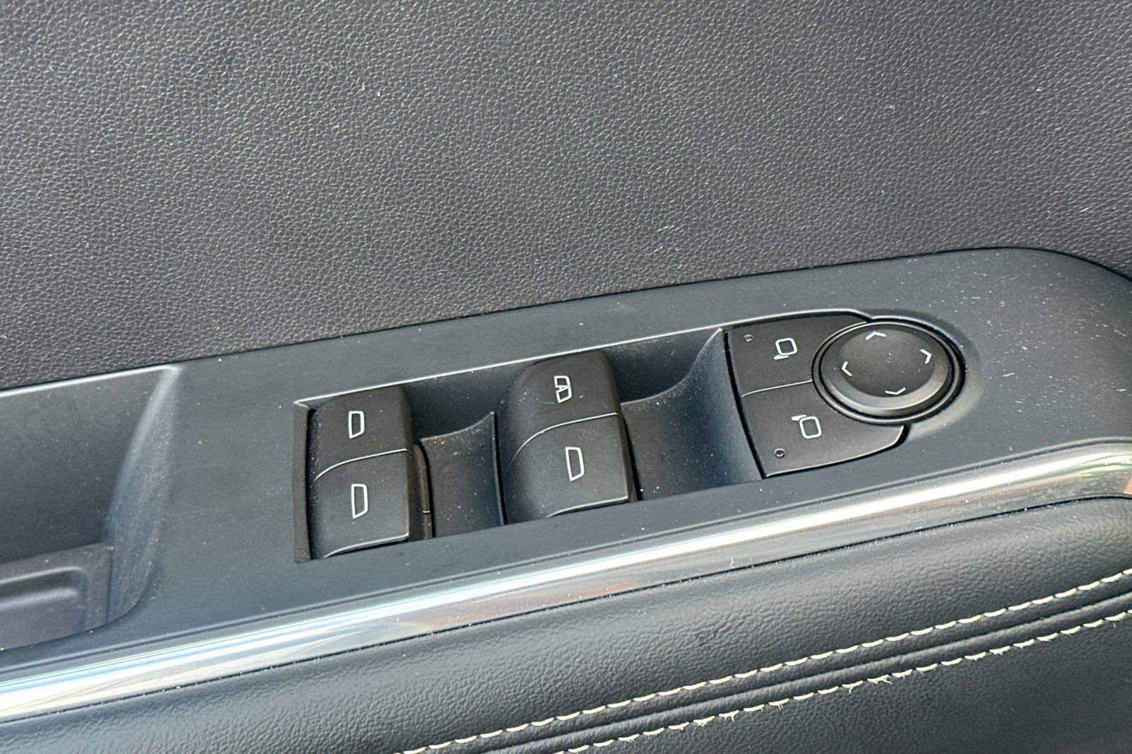 Used 2026 GMC Acadia Elevation FWD image 12