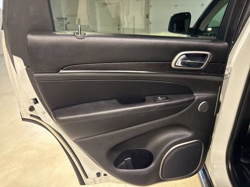 Used 2017 Jeep Grand Cherokee Summit AWD/4WD image 38