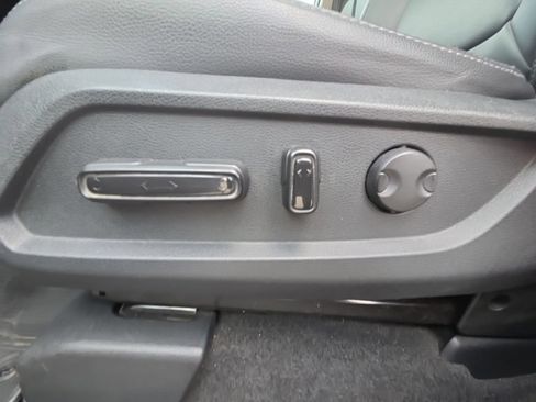 Used 2024 Honda Pilot Touring image 19