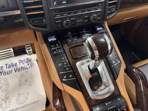 Used 2016 Porsche Cayenne Turbo S AWD/4WD image 24