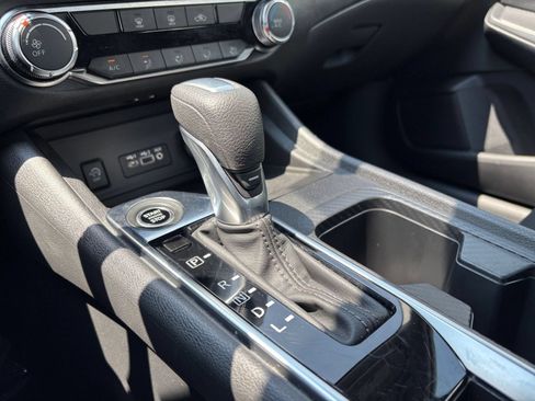 Used 2025 Nissan Sentra SV FWD image 39