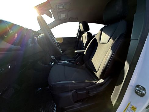 Used 2024 Buick Encore GX Preferred image 9