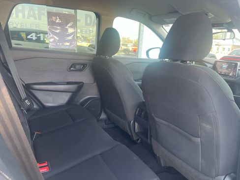 Used 2023 Nissan Rogue S image 13