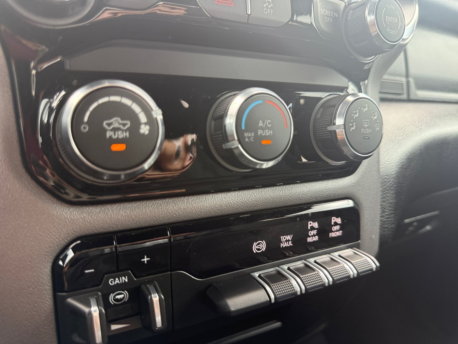 Used 2025 RAM 2500 Big Horn AWD/4WD image 26