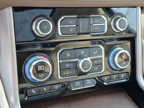 Used 2021 GMC Yukon Denali w/ Denali Premium Package image 16