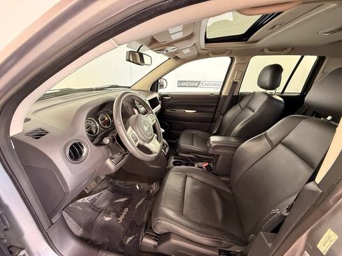 Used 2016 Jeep Compass High Altitude FWD image 19