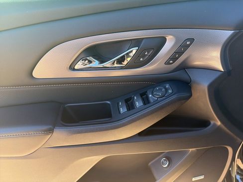 Used 2021 Chevrolet Traverse Premier image 12