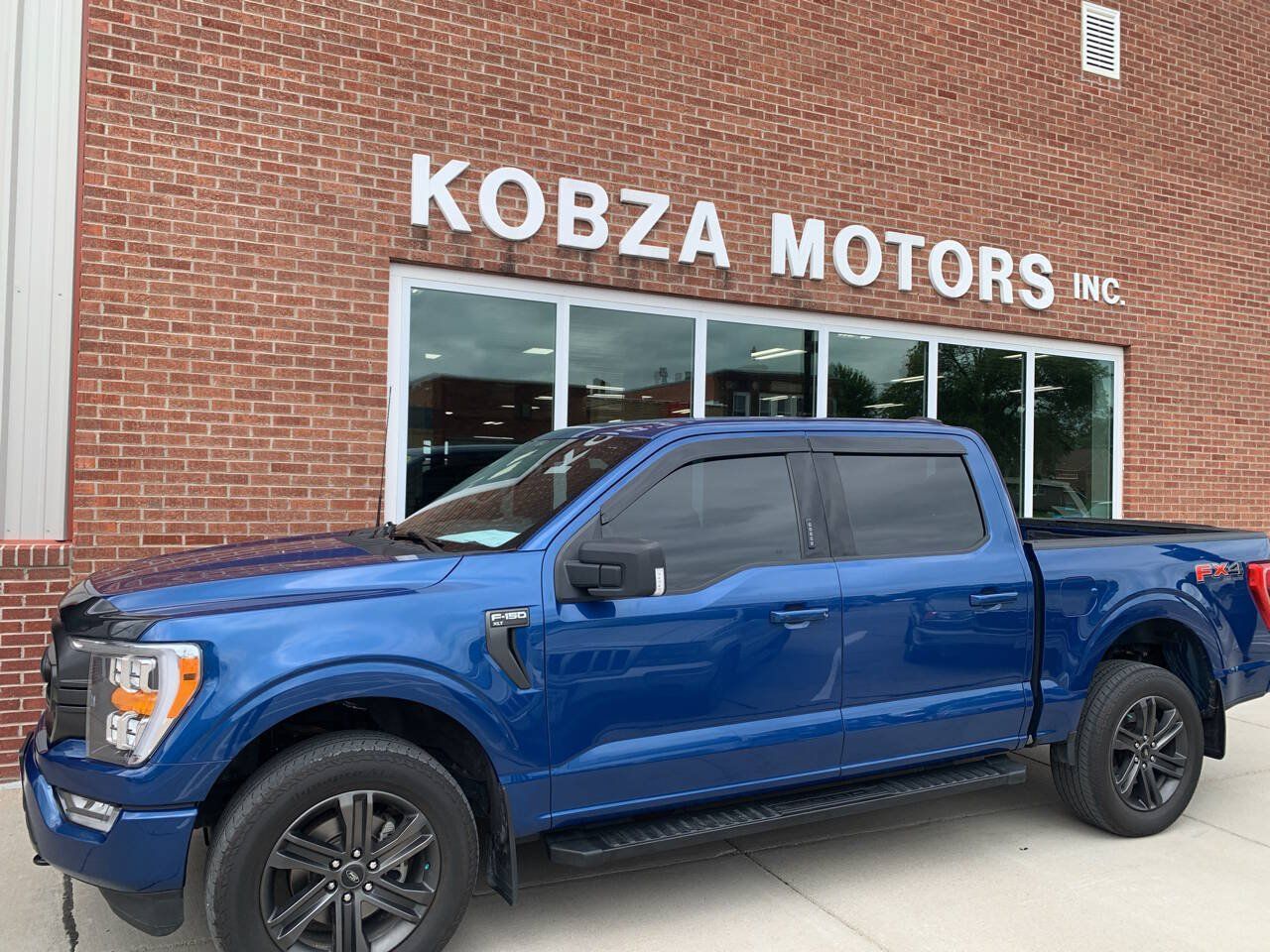 Used 2022 Ford F150 XLT w/ Equipment Group 302A High AWD/4WD image 4