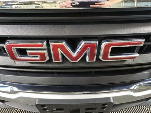 Used 2022 GMC Terrain SLE AWD/4WD image 8