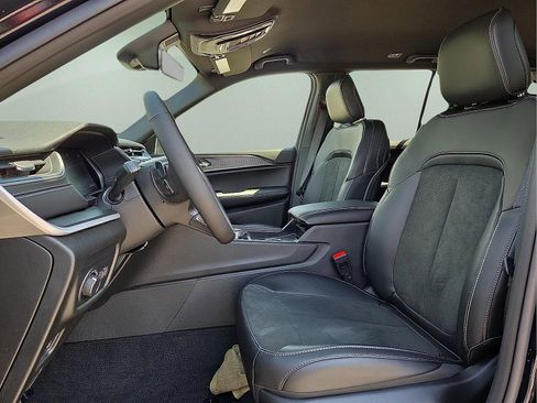 New 2025 Jeep Grand Cherokee Altitude AWD/4WD image 14