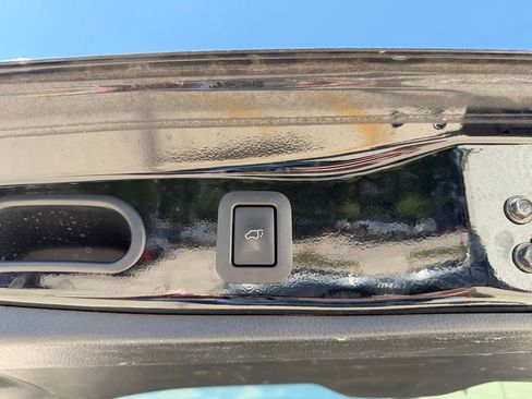 Used 2016 Toyota Highlander XLE image 28