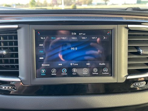 Used 2021 Chrysler Voyager LX FWD image 24