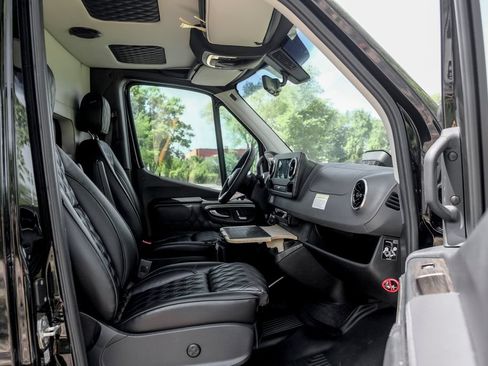 Used 2025 Mercedes-Benz Sprinter 3500 image 23