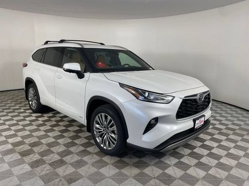 New 2026 Toyota Highlander Platinum AWD/4WD image 19