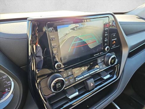 Certified 2022 Toyota Highlander LE image 13