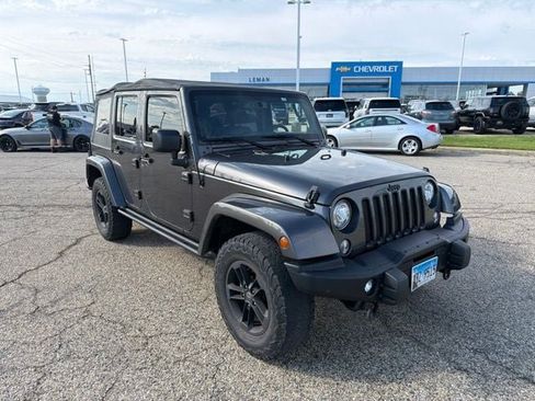 Used 2017 Jeep Wrangler Unlimited Sahara AWD/4WD image 2