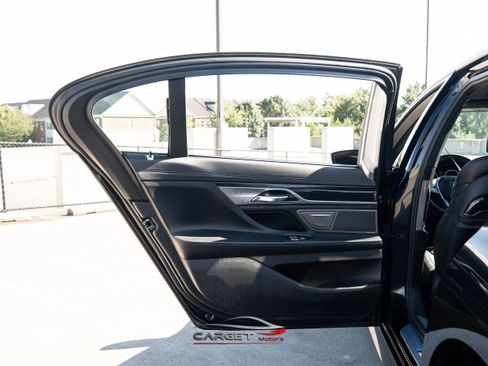 Used 2016 BMW 750i w/ M Sport Package image 45
