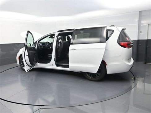 New 2026 Chrysler Pacifica Select image 29