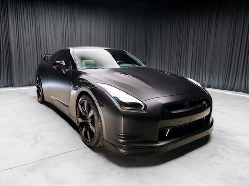 Used 2009 Nissan GT-R Premium AWD/4WD image 9