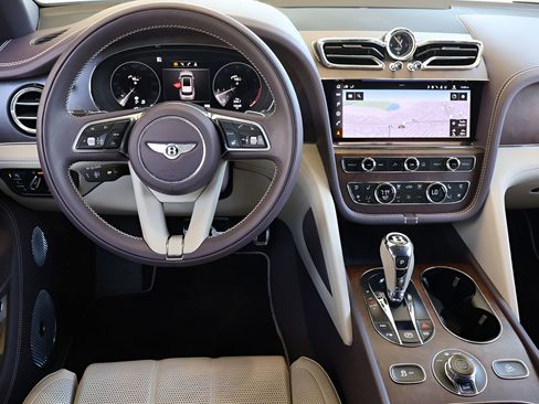 Used 2023 Bentley Bentayga Extended Wheelbase AWD/4WD image 16