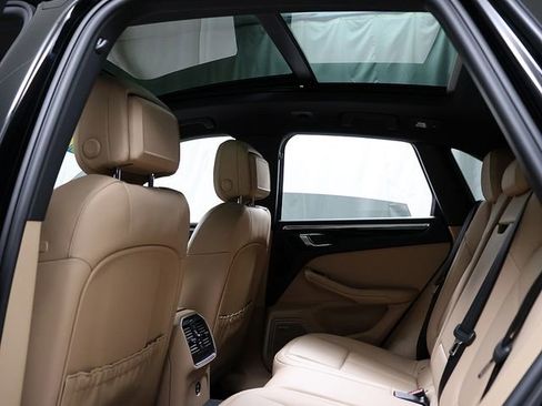 Used 2021 Porsche Macan image 13