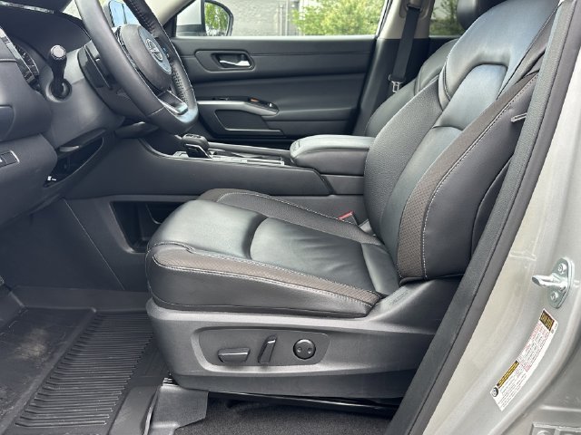 Certified 2025 Nissan Pathfinder SL FWD image 11