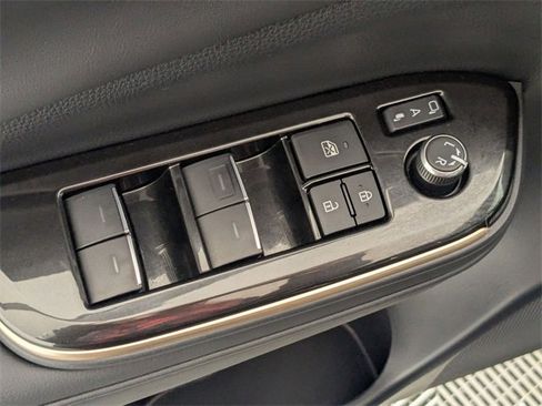 Used 2025 Toyota Crown XLE image 11