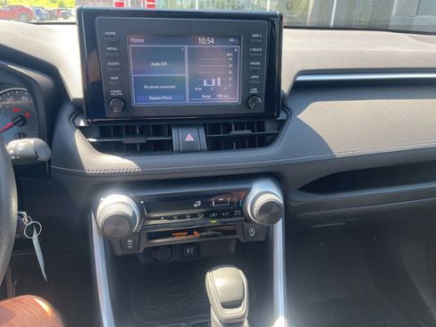 Used 2019 Toyota RAV4 LE AWD/4WD image 21