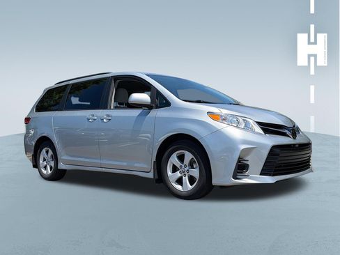 Used 2020 Toyota Sienna LE FWD image 1