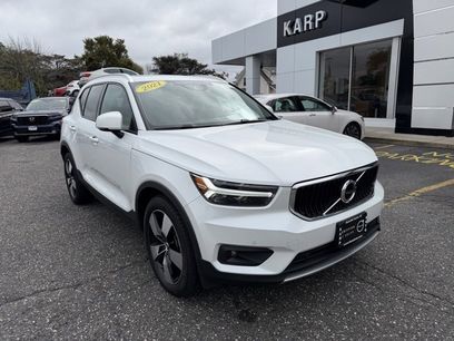 Used 2021 Volvo XC40 T5 Momentum w/ Premium Package