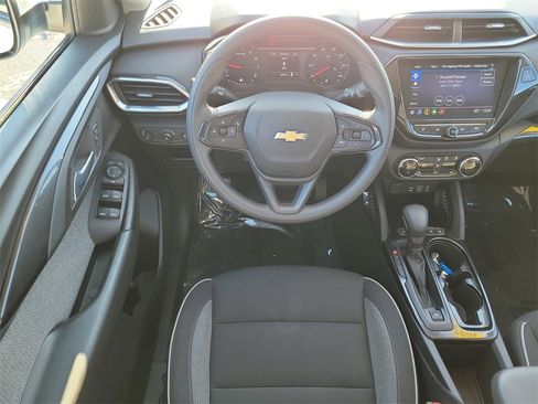 Used 2023 Chevrolet TrailBlazer LT w/ Convenience Package image 11