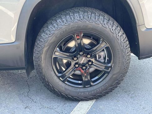 Used 2021 GMC Acadia AT4 w/ Technology Package AWD/4WD image 13