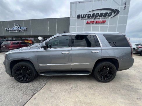 Used 2018 Cadillac Escalade Luxury AWD/4WD image 9