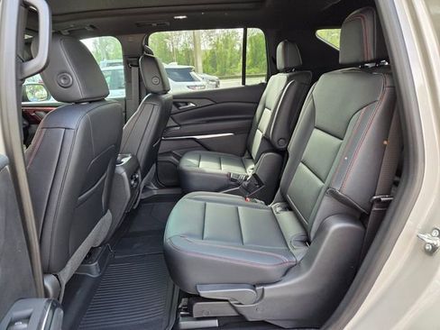 New 2026 Chevrolet Traverse Z71 w/ LPO, Floor Liner Package image 16