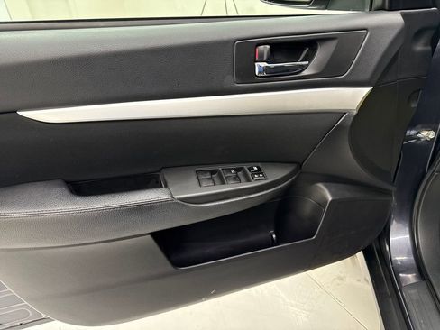 Used 2011 Subaru Outback 2.5i Premium image 11