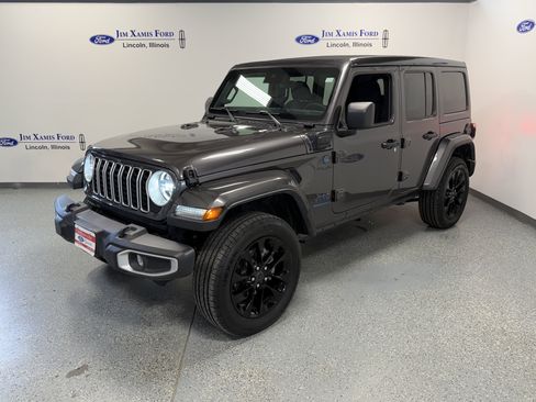 Used 2025 Jeep Wrangler Unlimited Sahara w/ Safety Group AWD/4WD image 3
