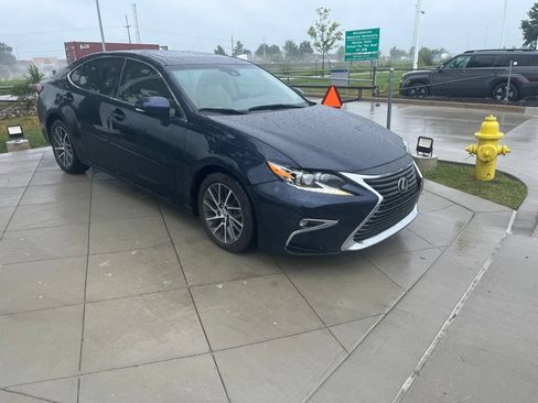 Used 2016 Lexus ES 350 w/ Luxury Package w/Wood Trim FWD image 2